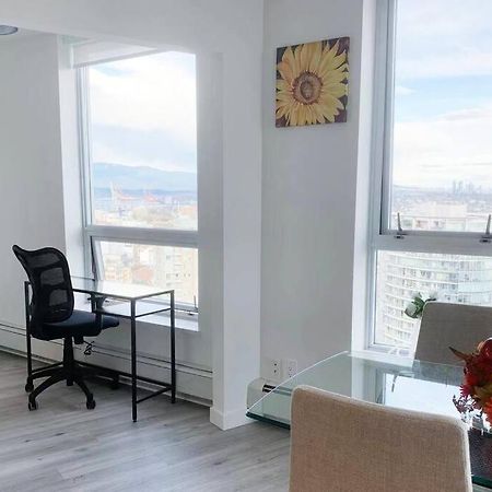 Downtown 3Br/2Ba+Views+Skytrain+Free Parking Apartment Vancouver Exterior photo