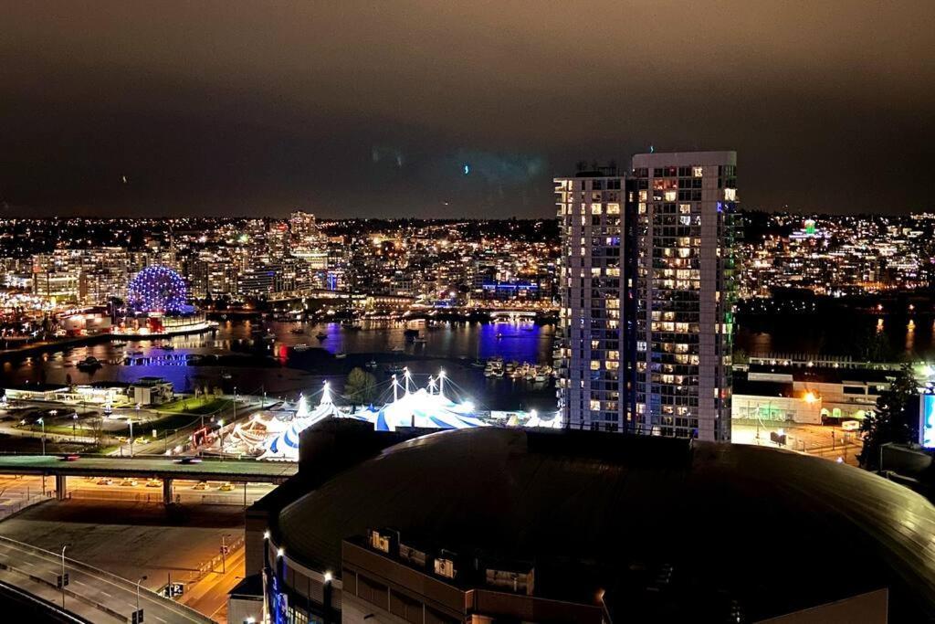 Downtown 3Br/2Ba+Views+Skytrain+Free Parking Apartment Vancouver Exterior photo