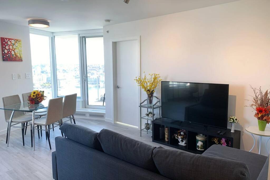 Downtown 3Br/2Ba+Views+Skytrain+Free Parking Apartment Vancouver Exterior photo