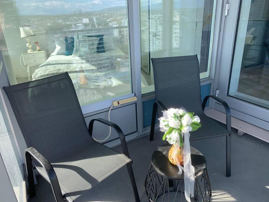 Downtown 3Br/2Ba+Views+Skytrain+Free Parking Apartment Vancouver Exterior photo