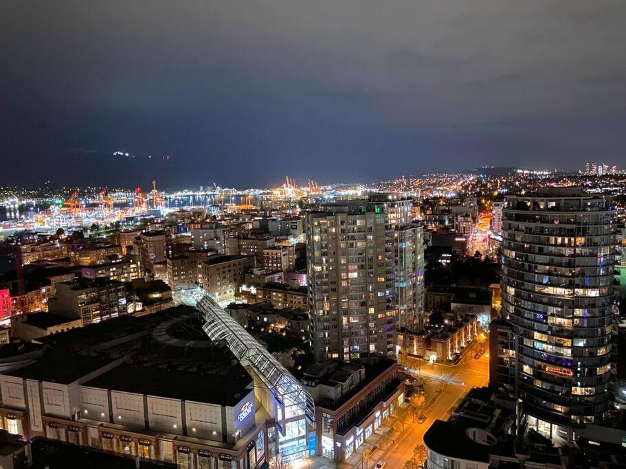 Downtown 3Br/2Ba+Views+Skytrain+Free Parking Apartment Vancouver Exterior photo