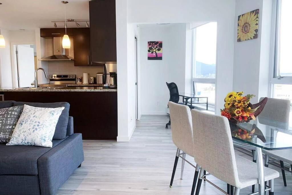 Downtown 3Br/2Ba+Views+Skytrain+Free Parking Apartment Vancouver Exterior photo